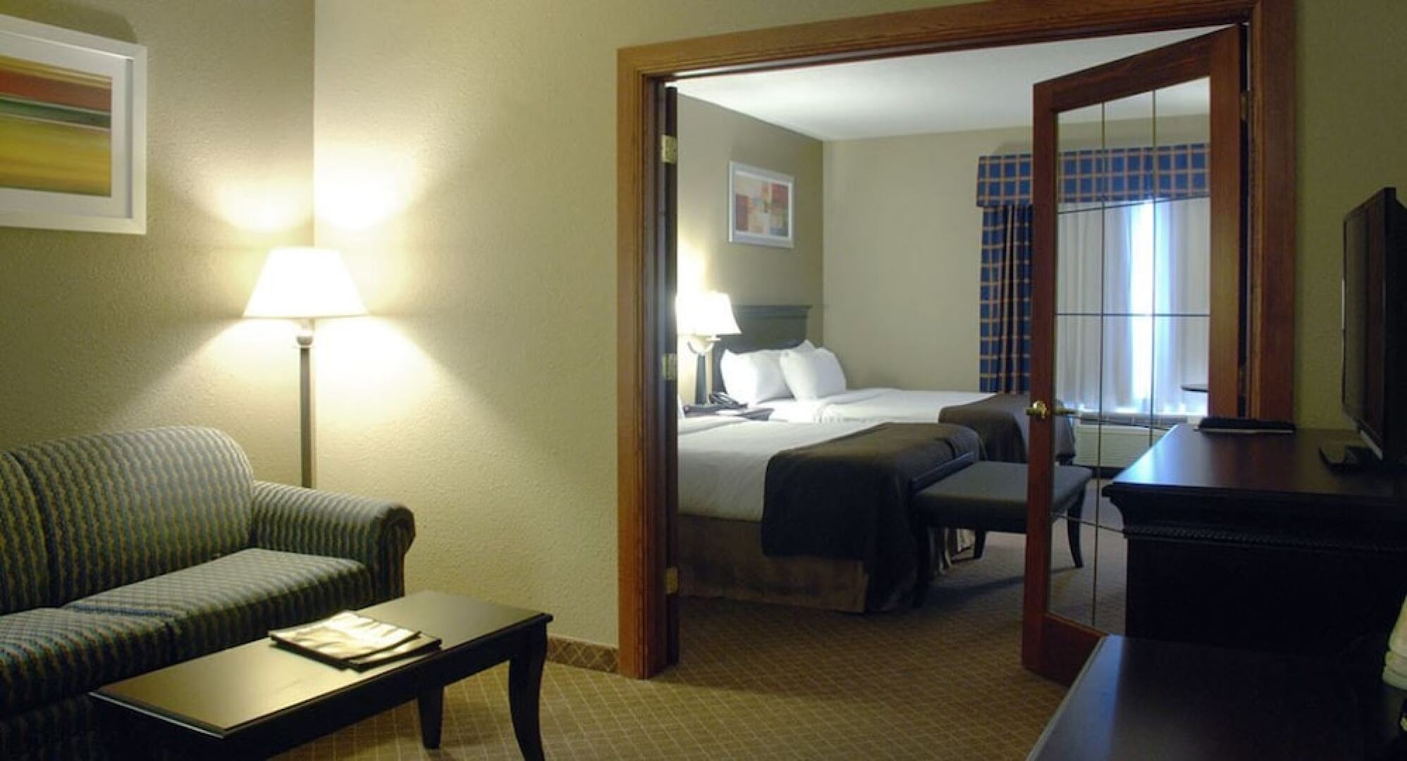 The Plaza Hotel & Suites Winona