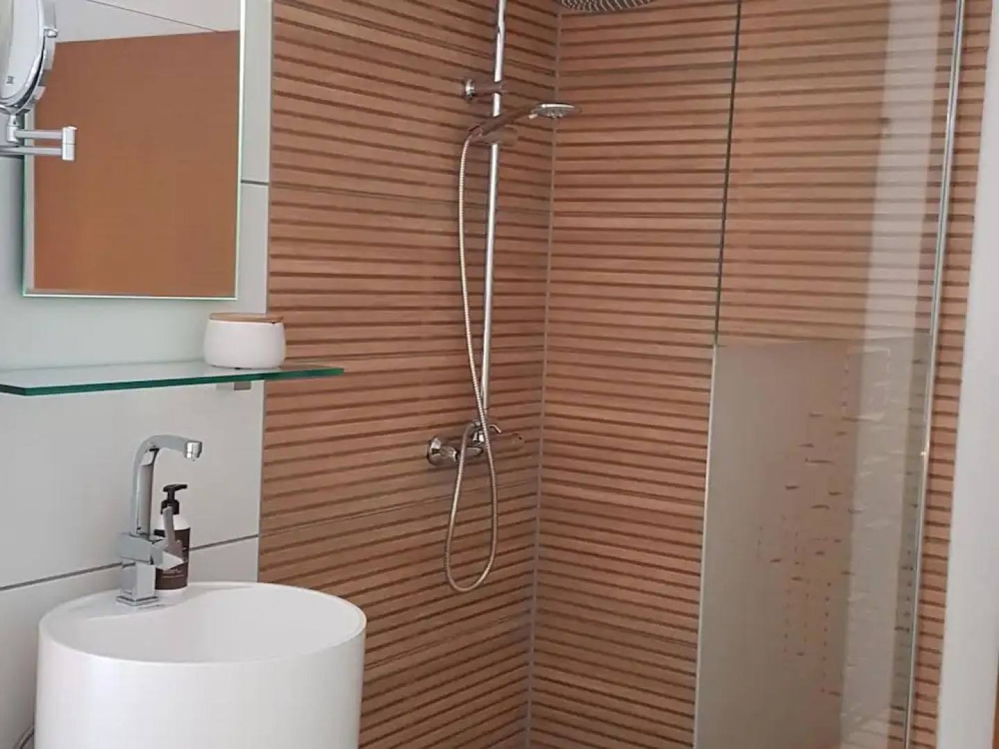 Apartment in Dorfzentrum Near Lake