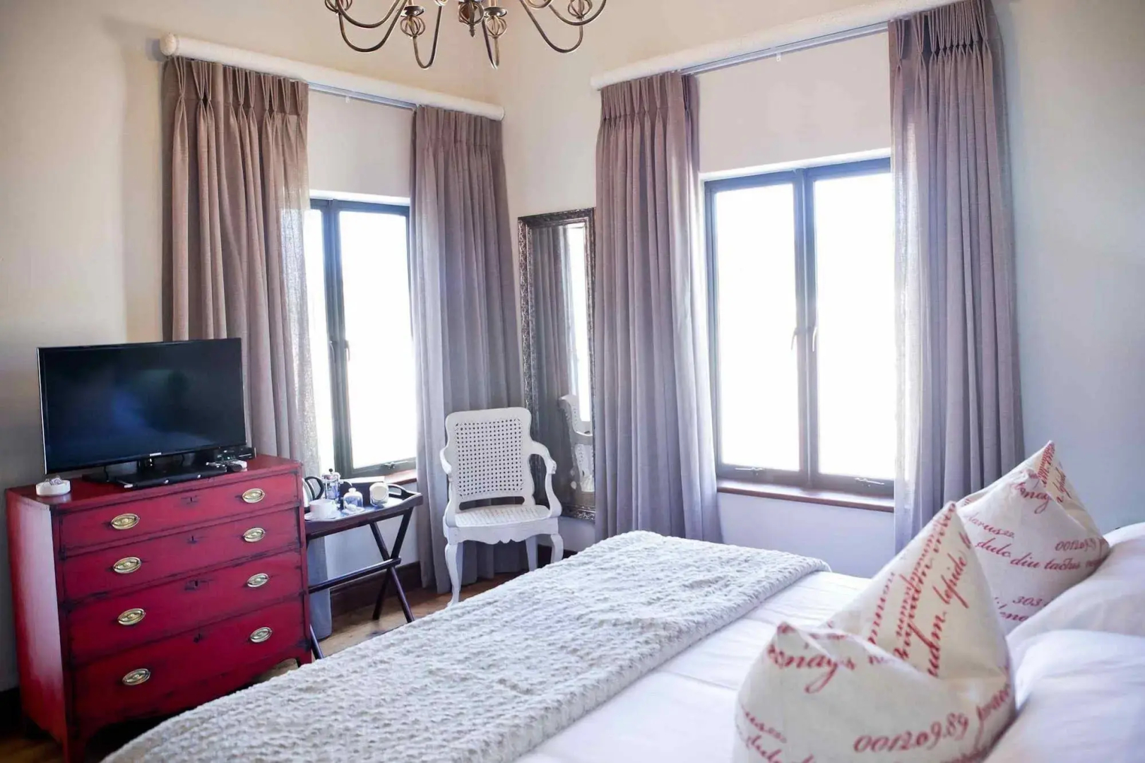 Under Oaks Guesthouse