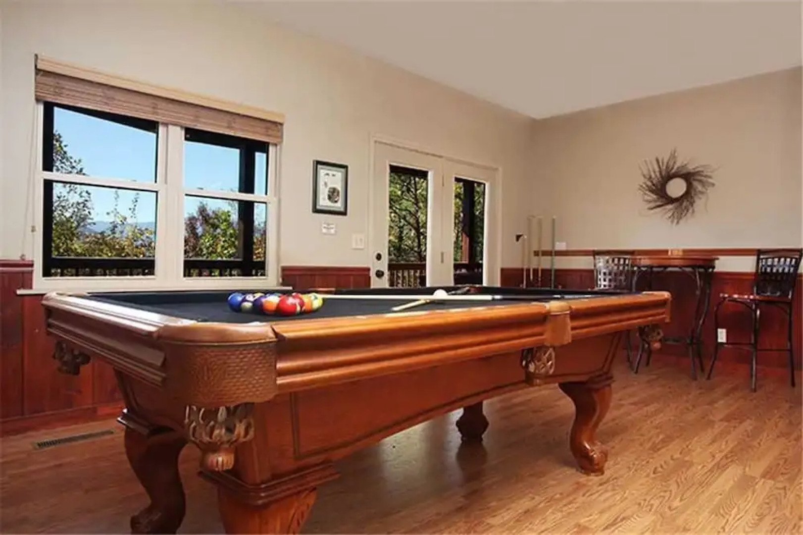 On Eagles Wings 2 Bedroom Mountain View Home with Hot Tub