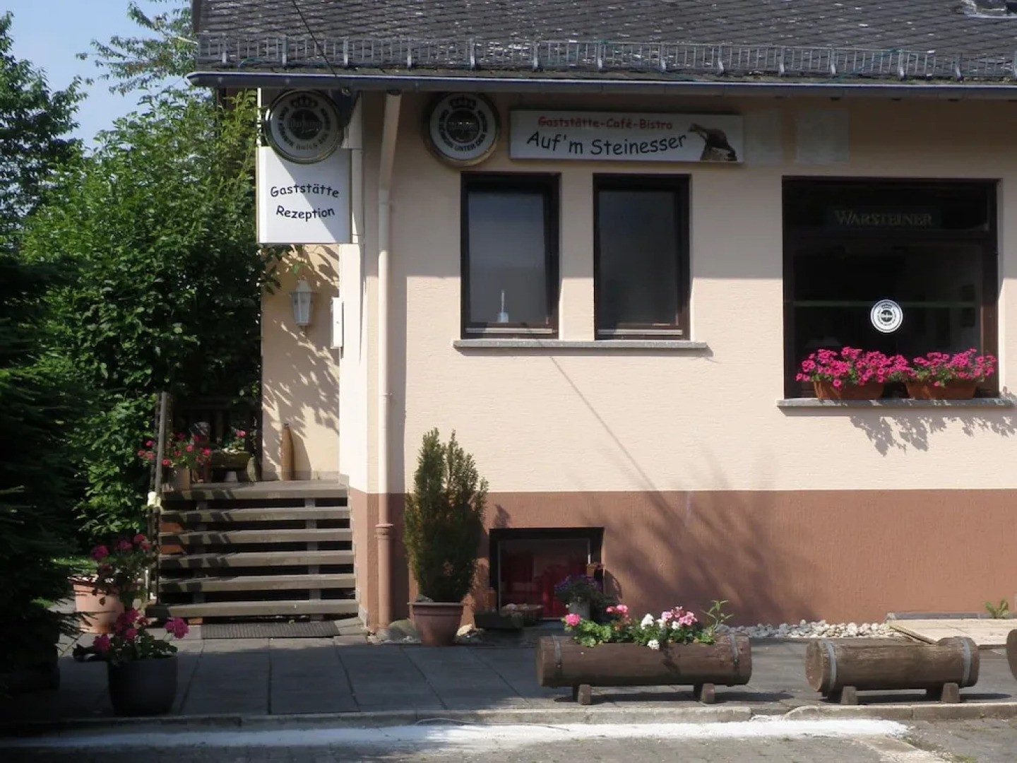 Tidy furnished wooden chalet, located close to the forest