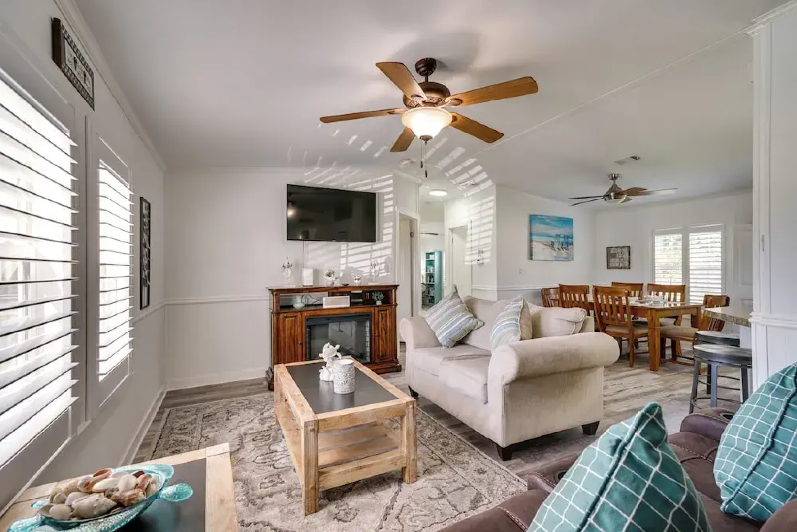 Sunny Fort Myers Home w/ Screened-in Porch & Grill