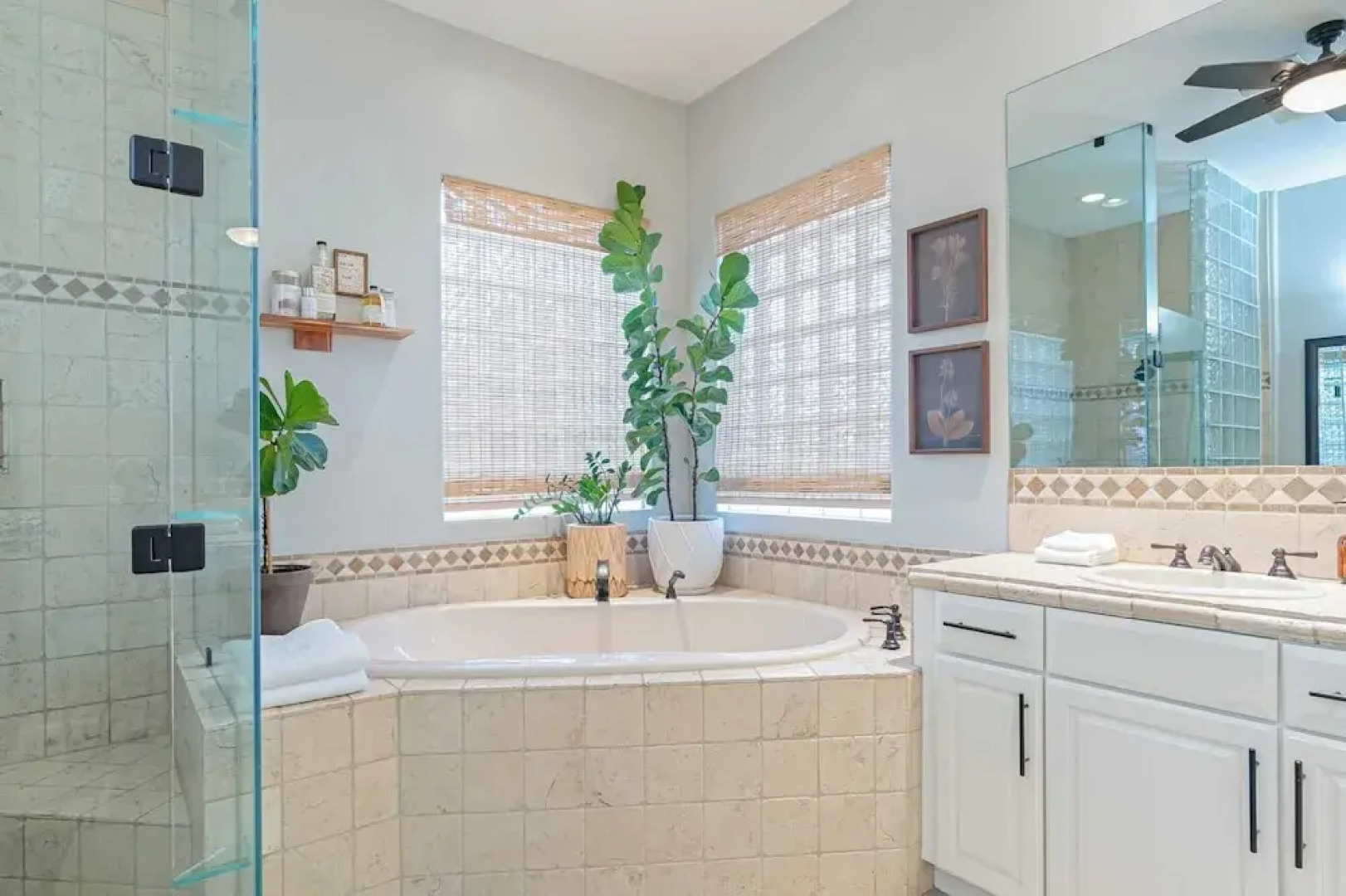 41 Palms Estate by Avantstay Indoor Pickleball, Pool, Hot Tub, Outdoor Kitchen