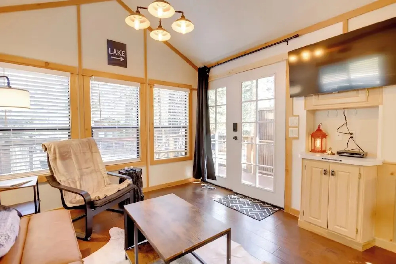 Near Lake Almanor & Golf: Cozy Cabin!