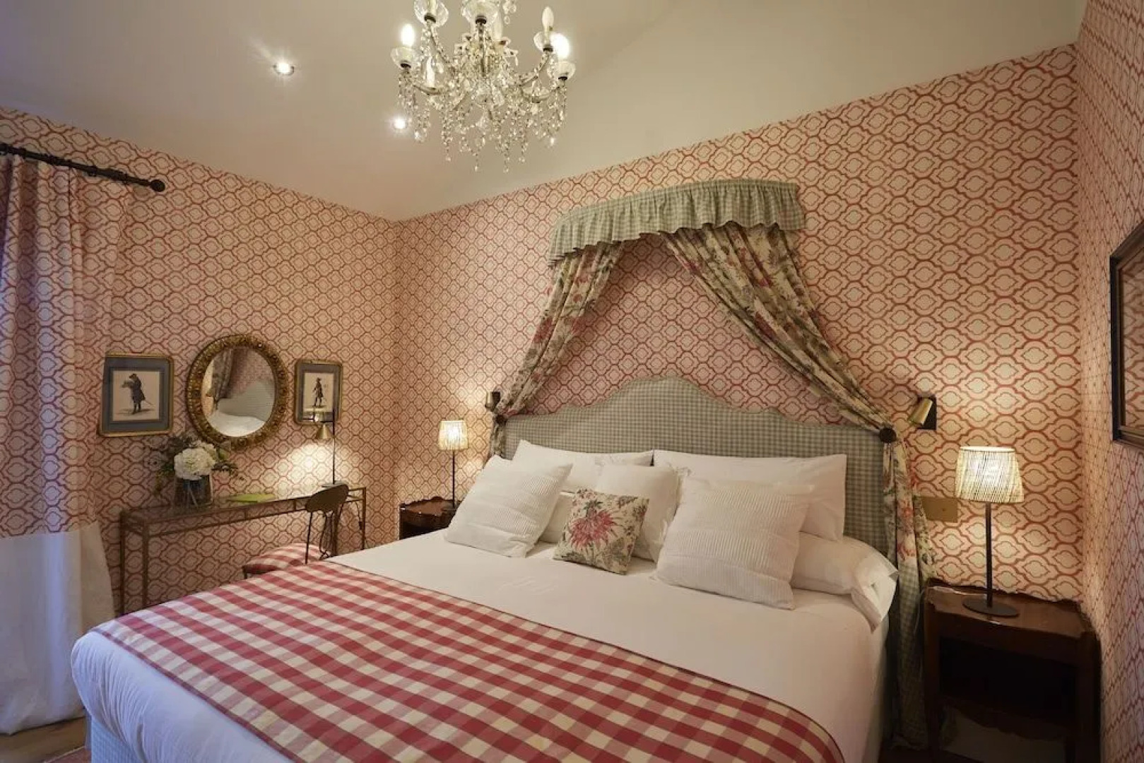 Helguera Palacio Boutique & Antique