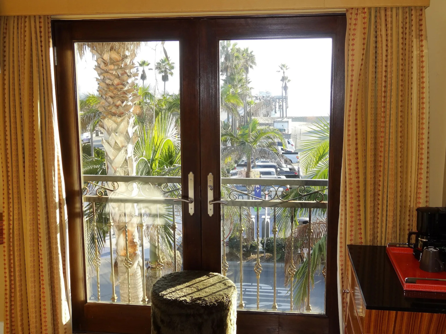 Balboa Inn, On the Beach