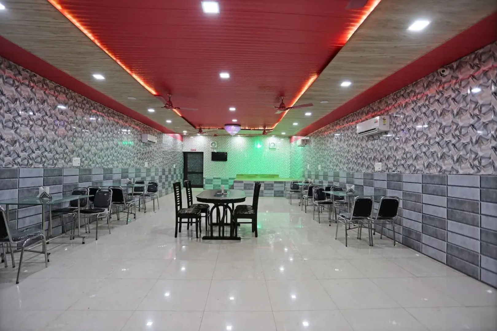 OYO 10827 Hotel Dev Bhoomi