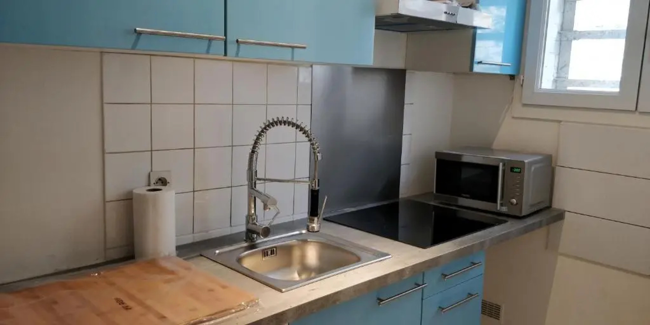 Modern 1 bedroom apartment near the metro.