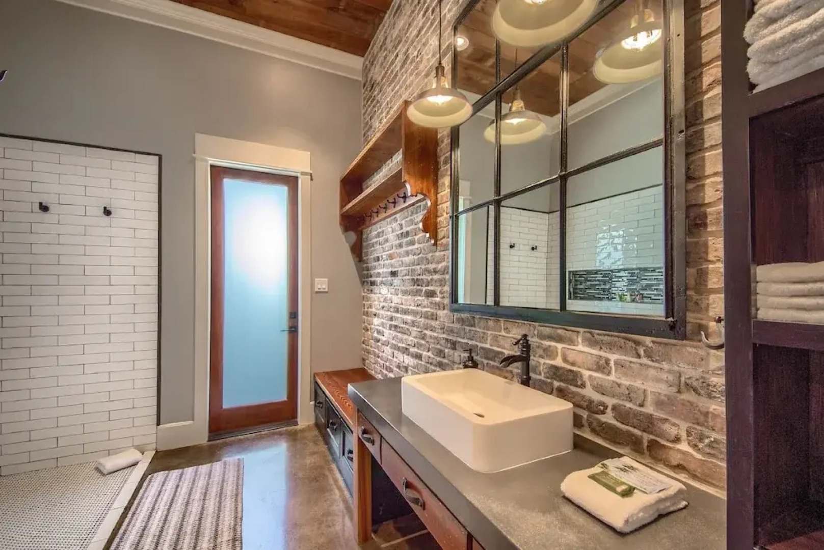 River Repose Rr 7134 4 Bedroom Home by RedAwning