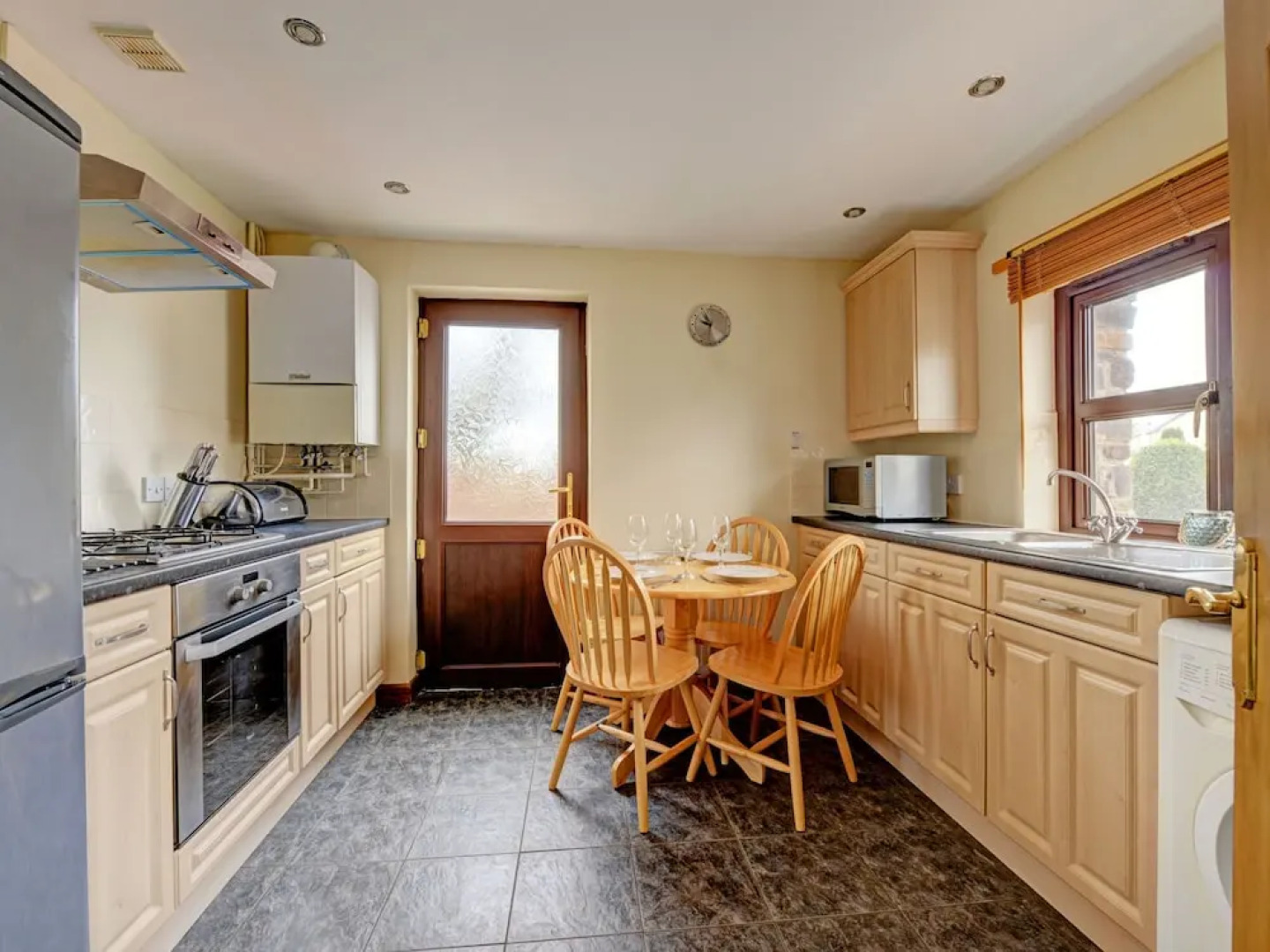 Holiday Home With French Doors to Sunny Terrace and Private Parking