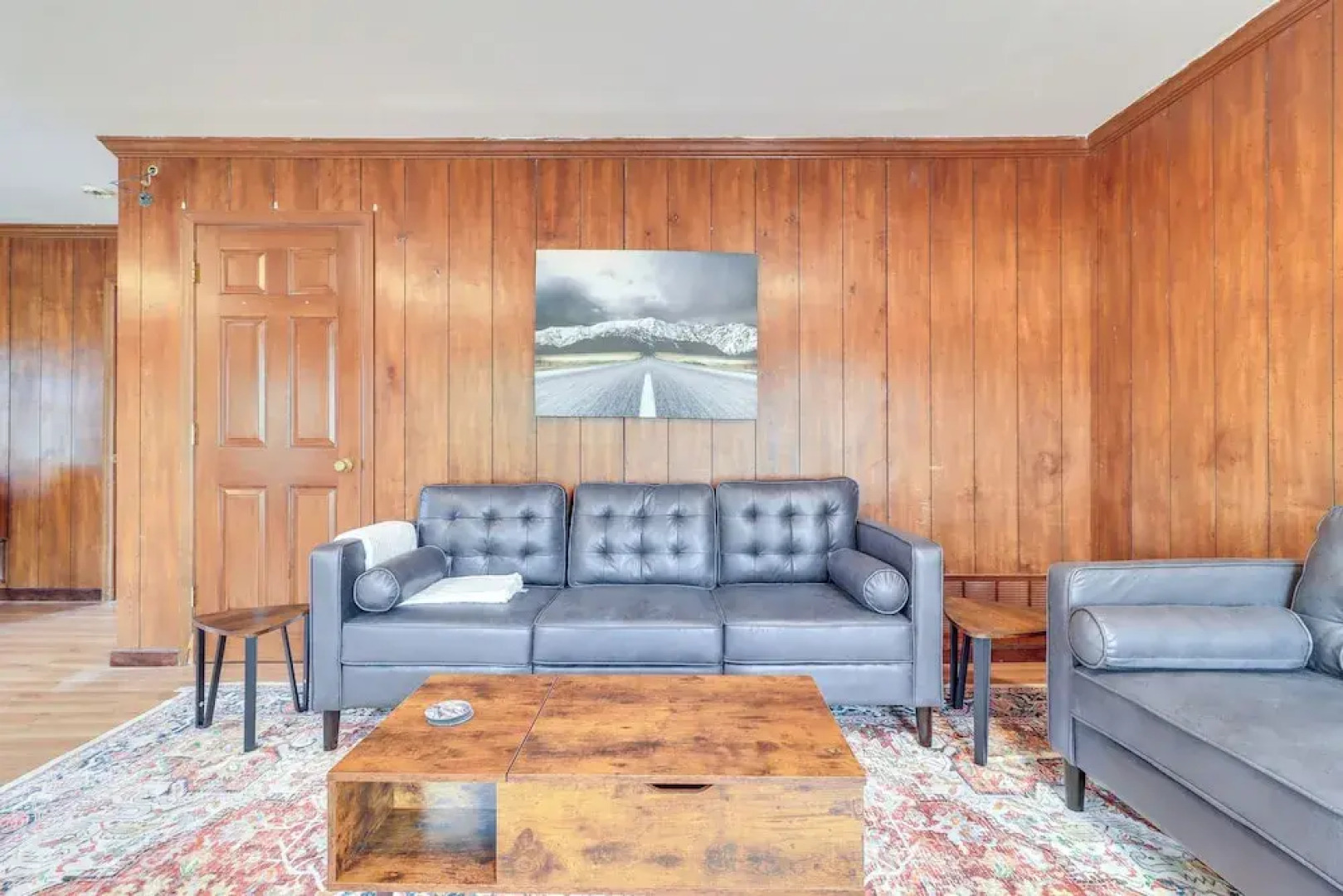 7 Mi to Downtown Toledo: Cozy Apartment