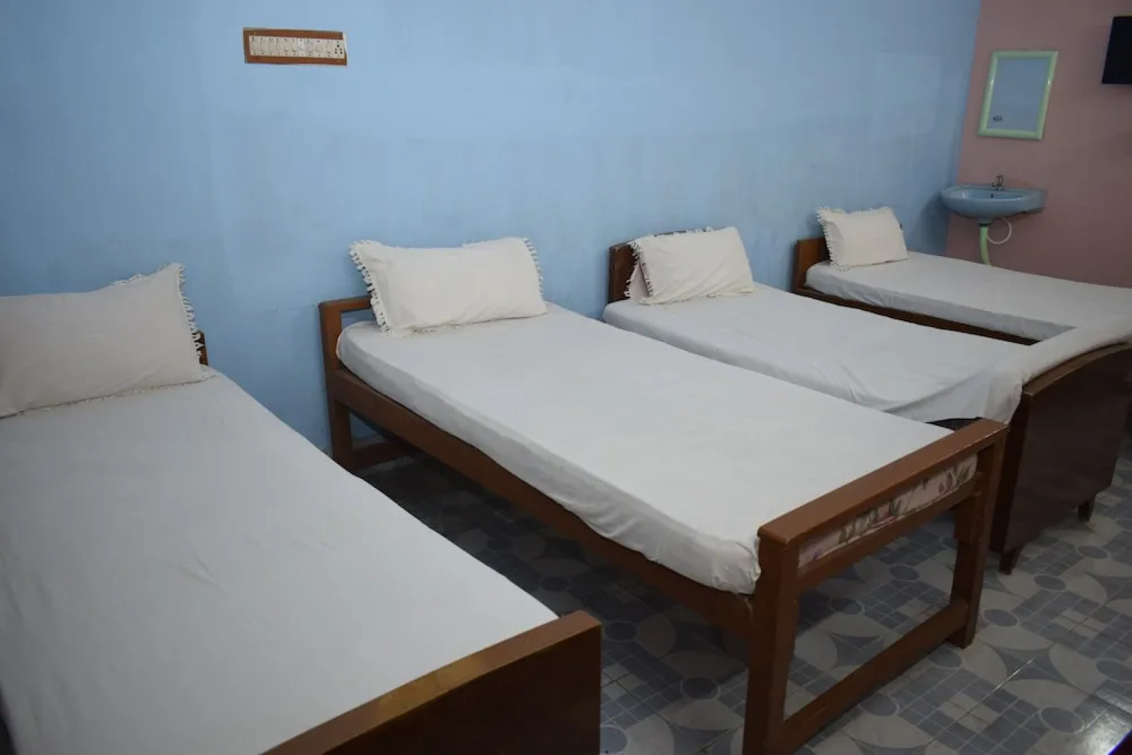 Parisha Residency - Temple Side Hotel