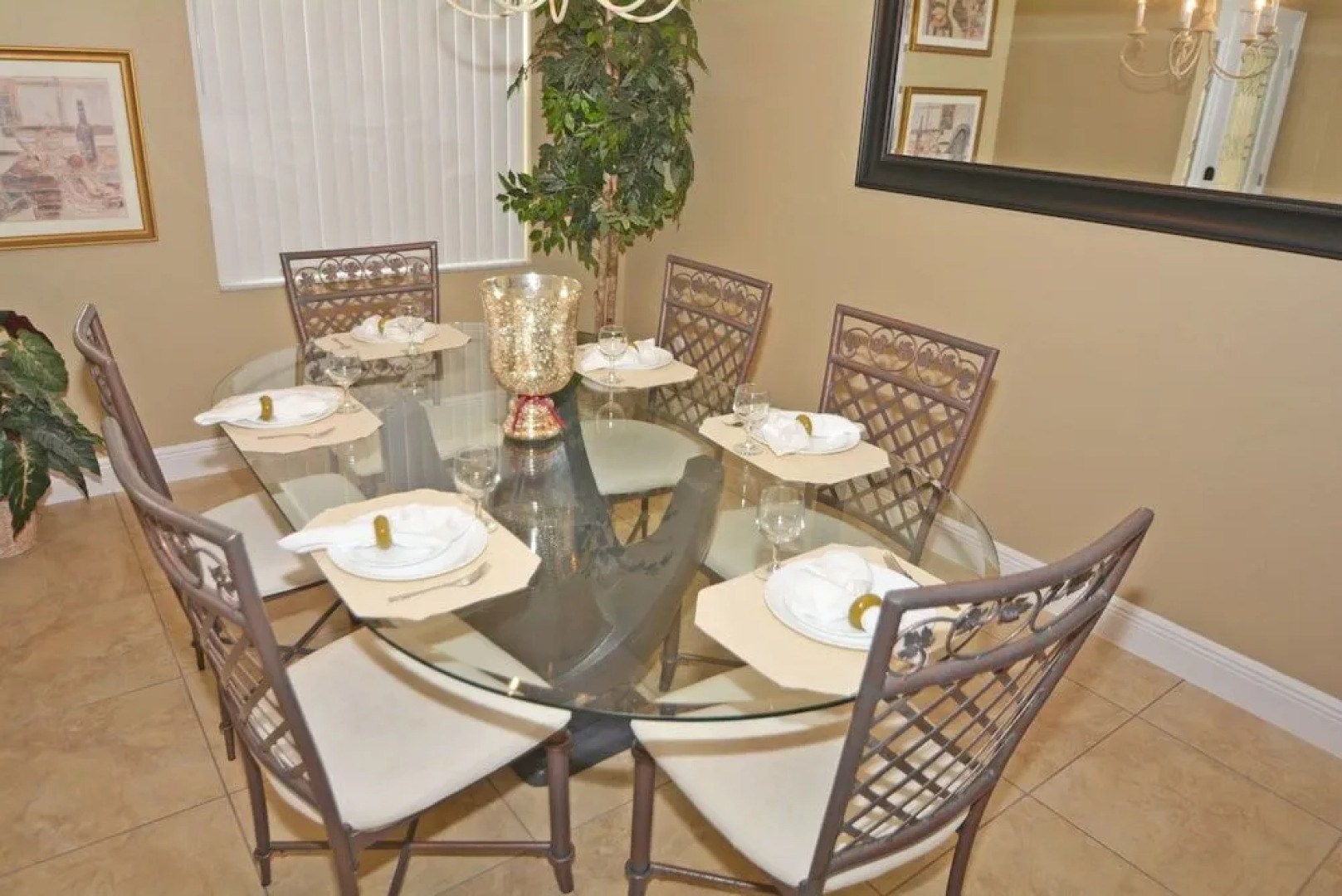 100HC Holly Corner 5 Br villa by RedAwning