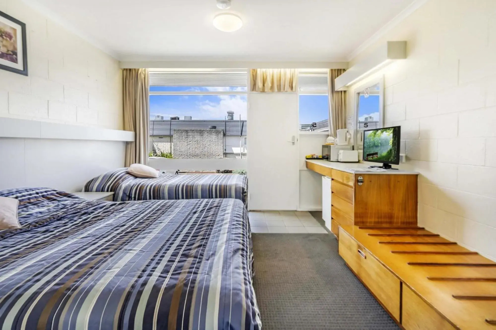 Top of the Town Hotel Motel
