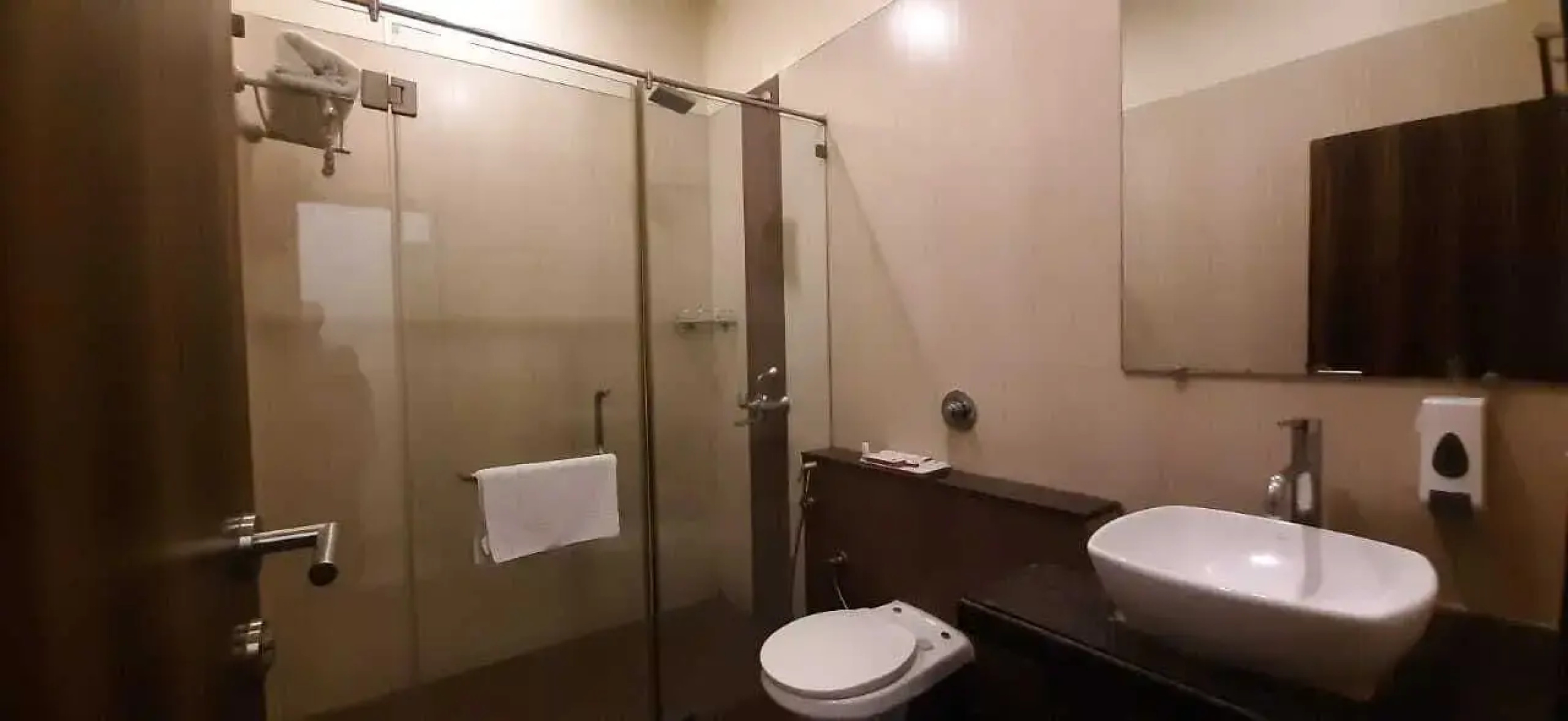 Vijaya Tej Clarks Inn