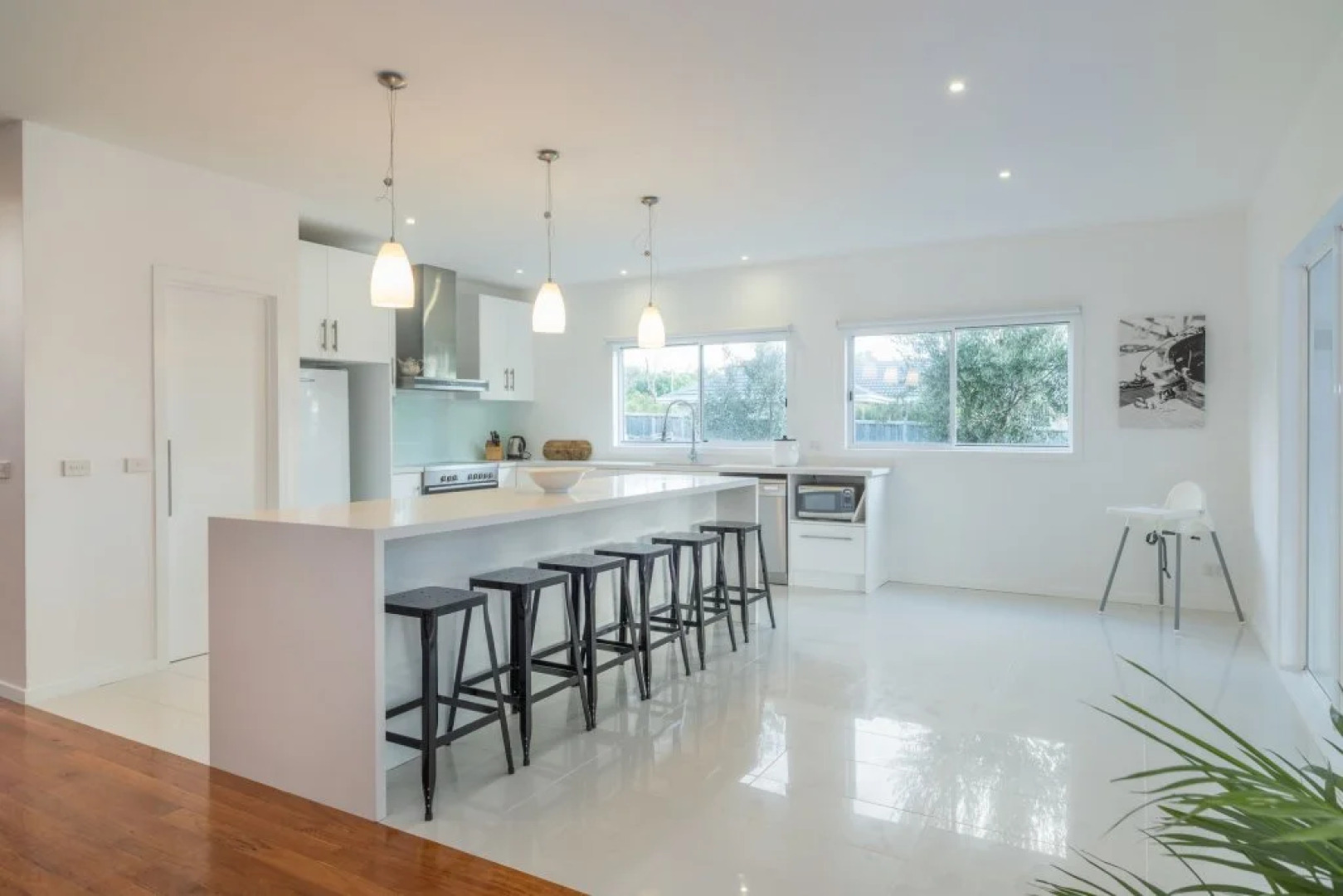 Currawong Close - Heated Pool, Home Theatre, WiFi, 4 bdrm, Pool Table