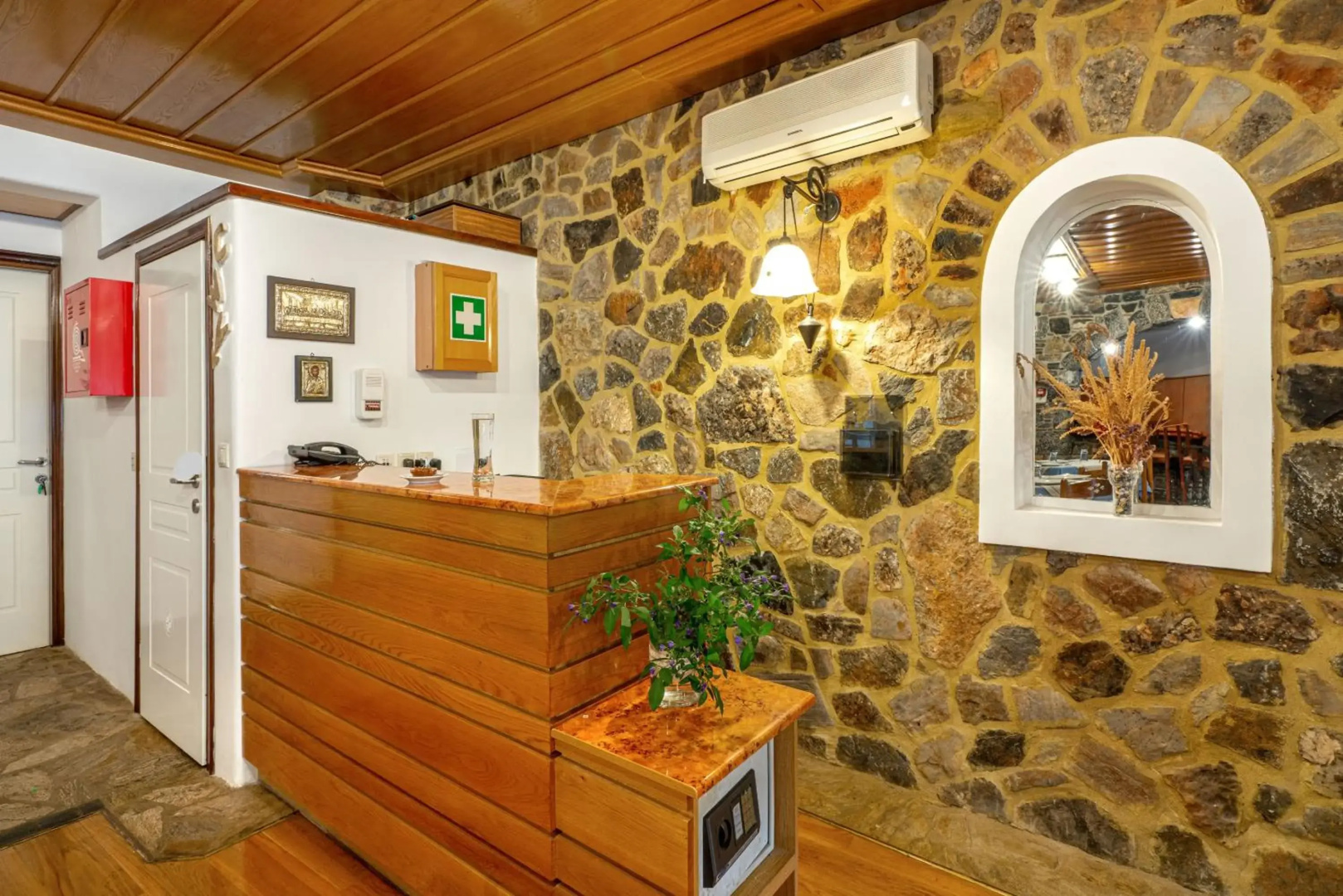 Paraliako Hotel
