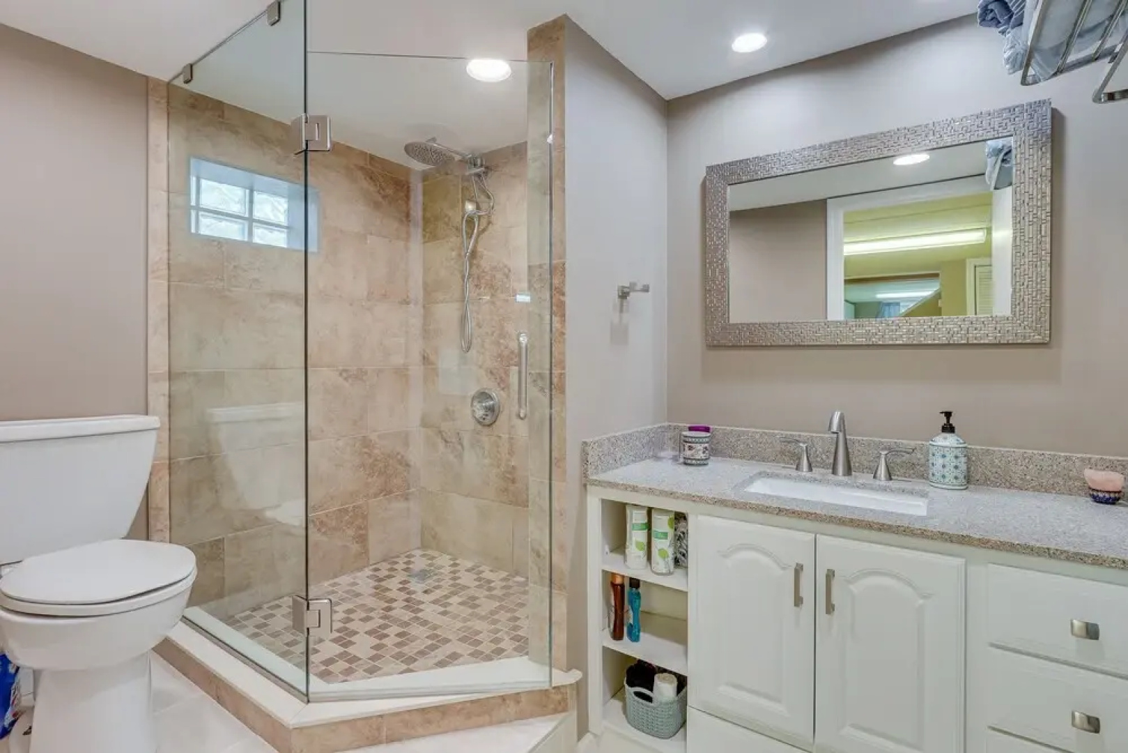 Charming West Haven Home - Walk to Beach!