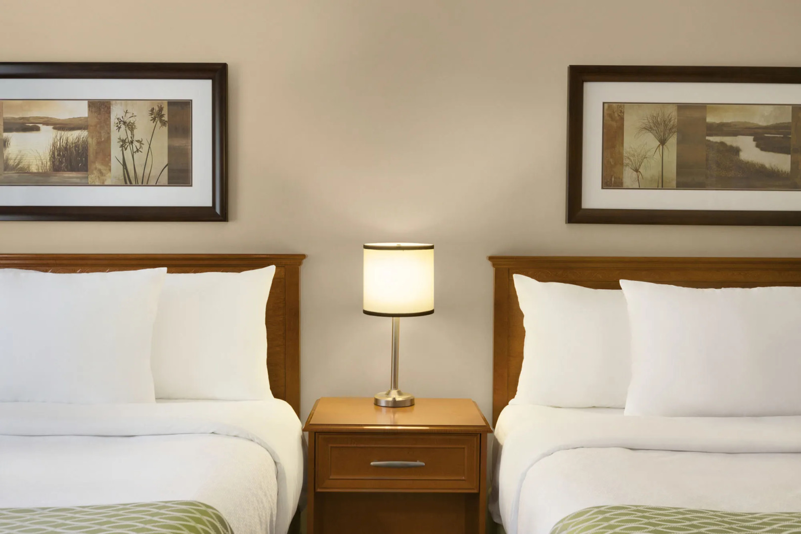 Colonial Square Inn & Suites
