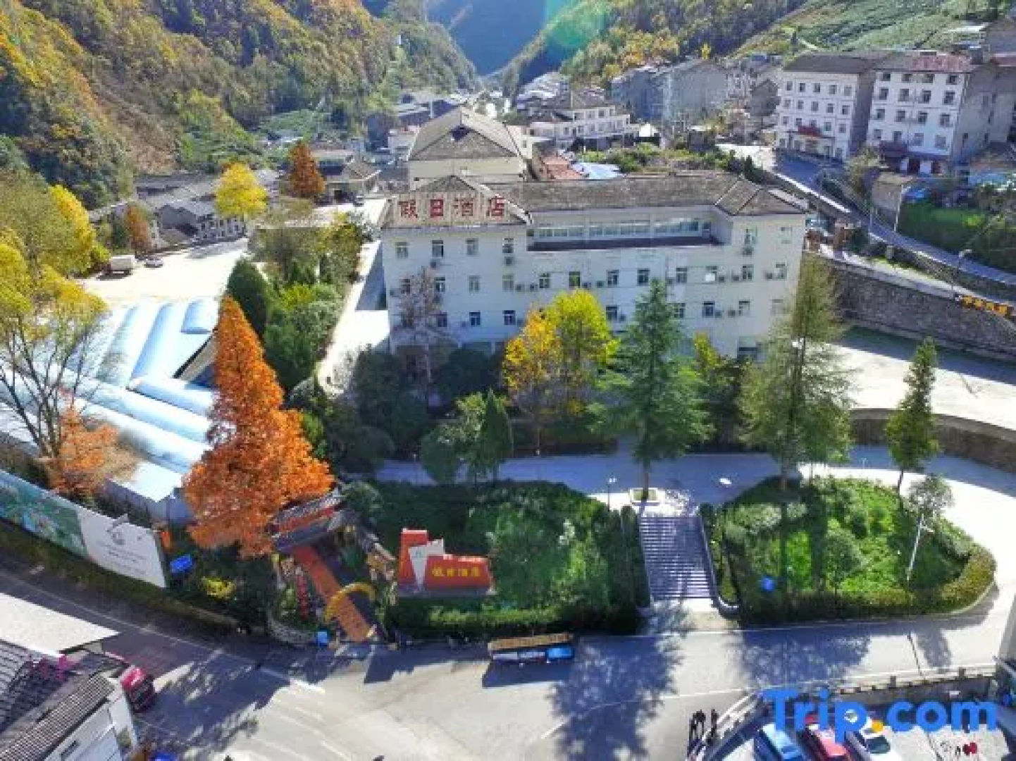 Shennong Holiday Hotel