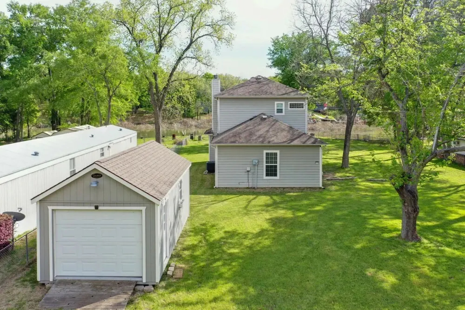 Cedar Creek Reservoir Home w/ Deck & Fire Pit!