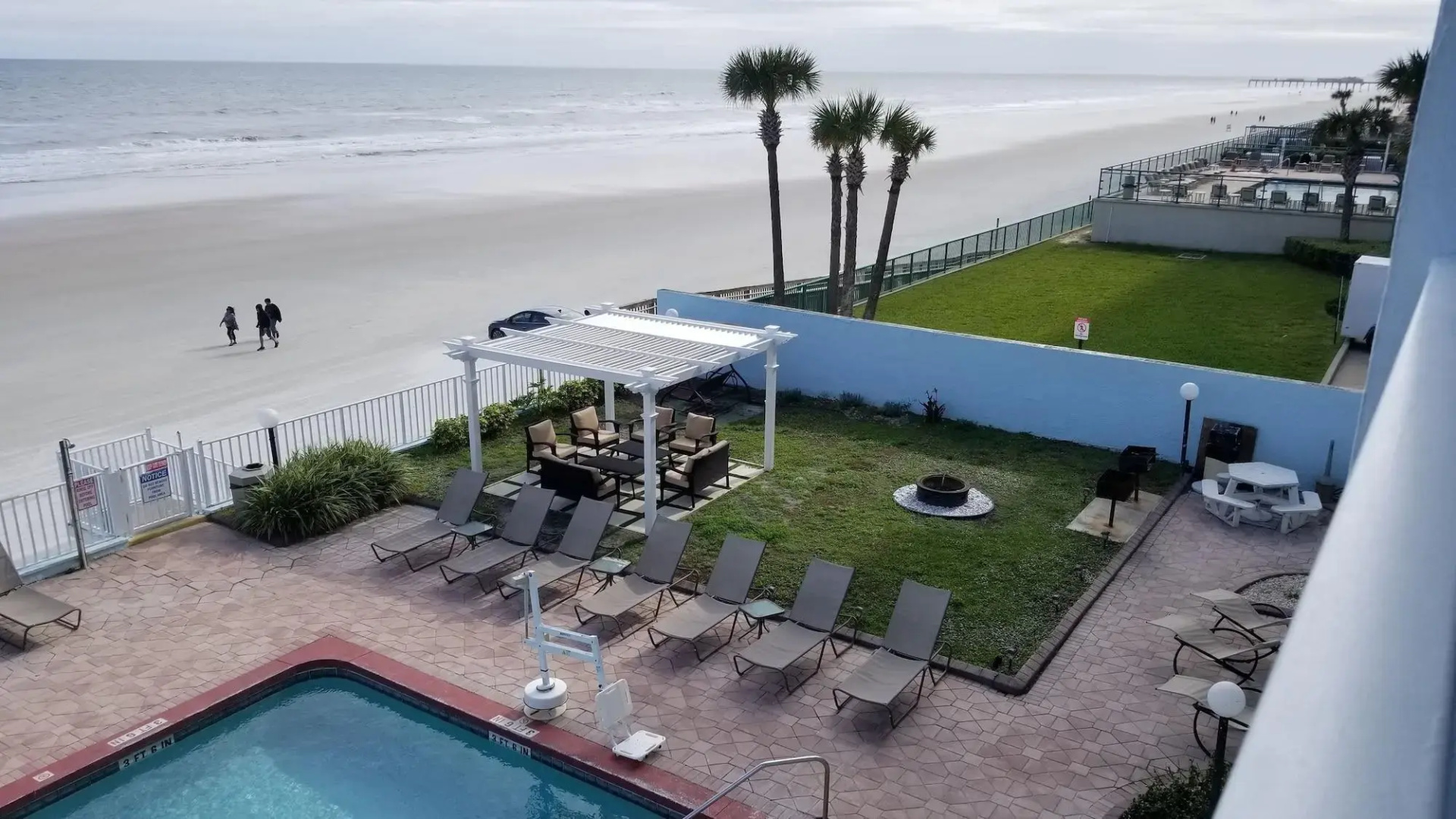 Beachside Hotel