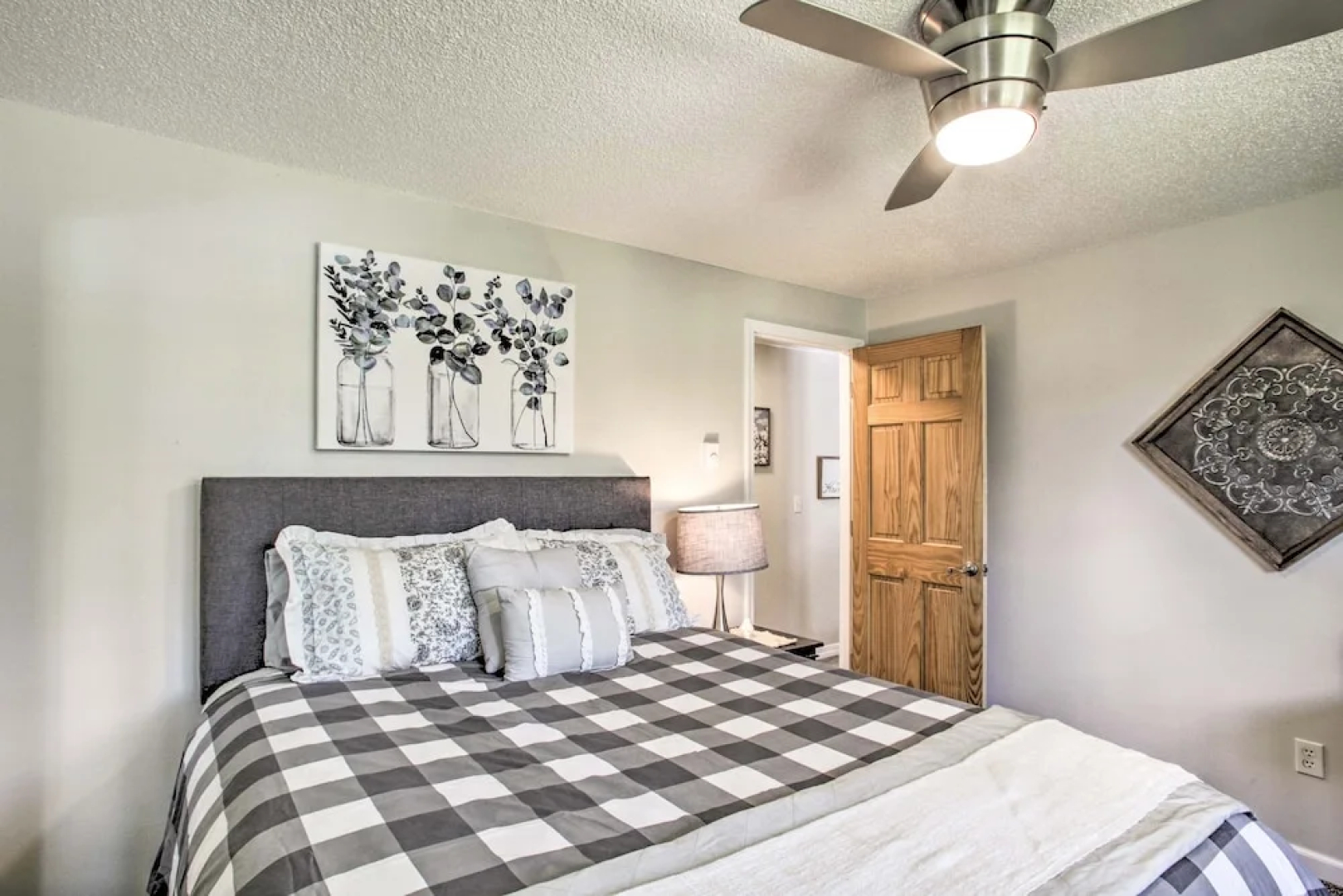 The Overlook Gem: Stunning Views & Serenity Awaits