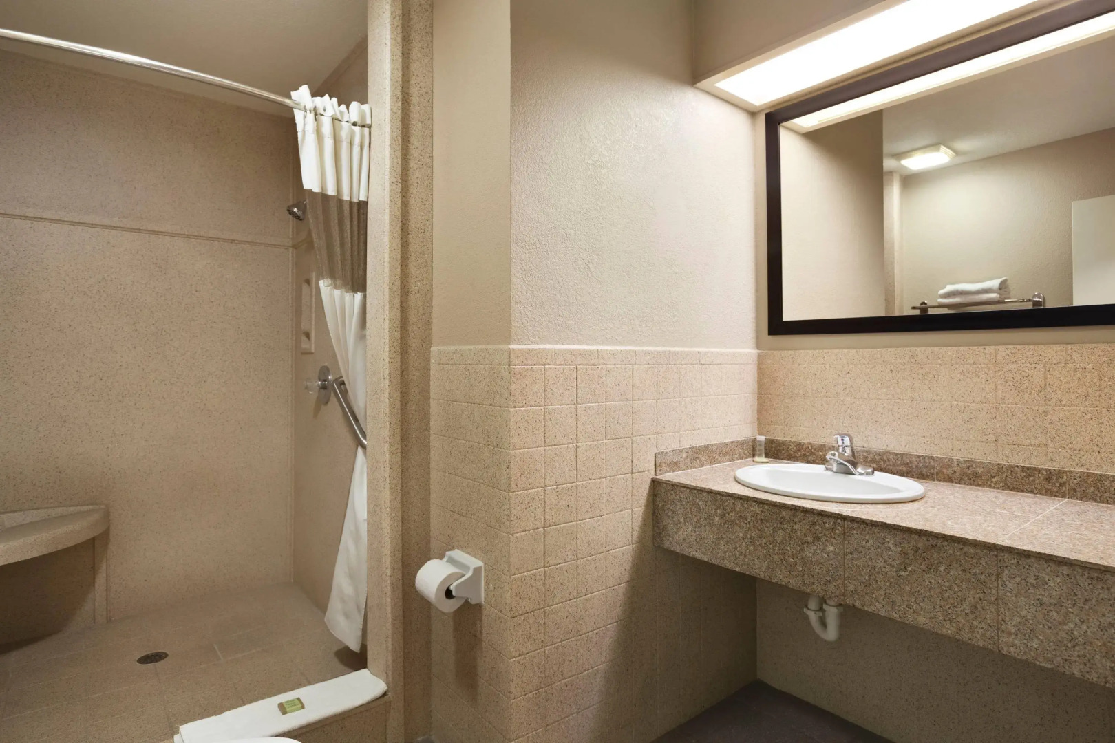 Super 8 Wyndham McAllen Downtown- City Center-Plaza Mall-Airport