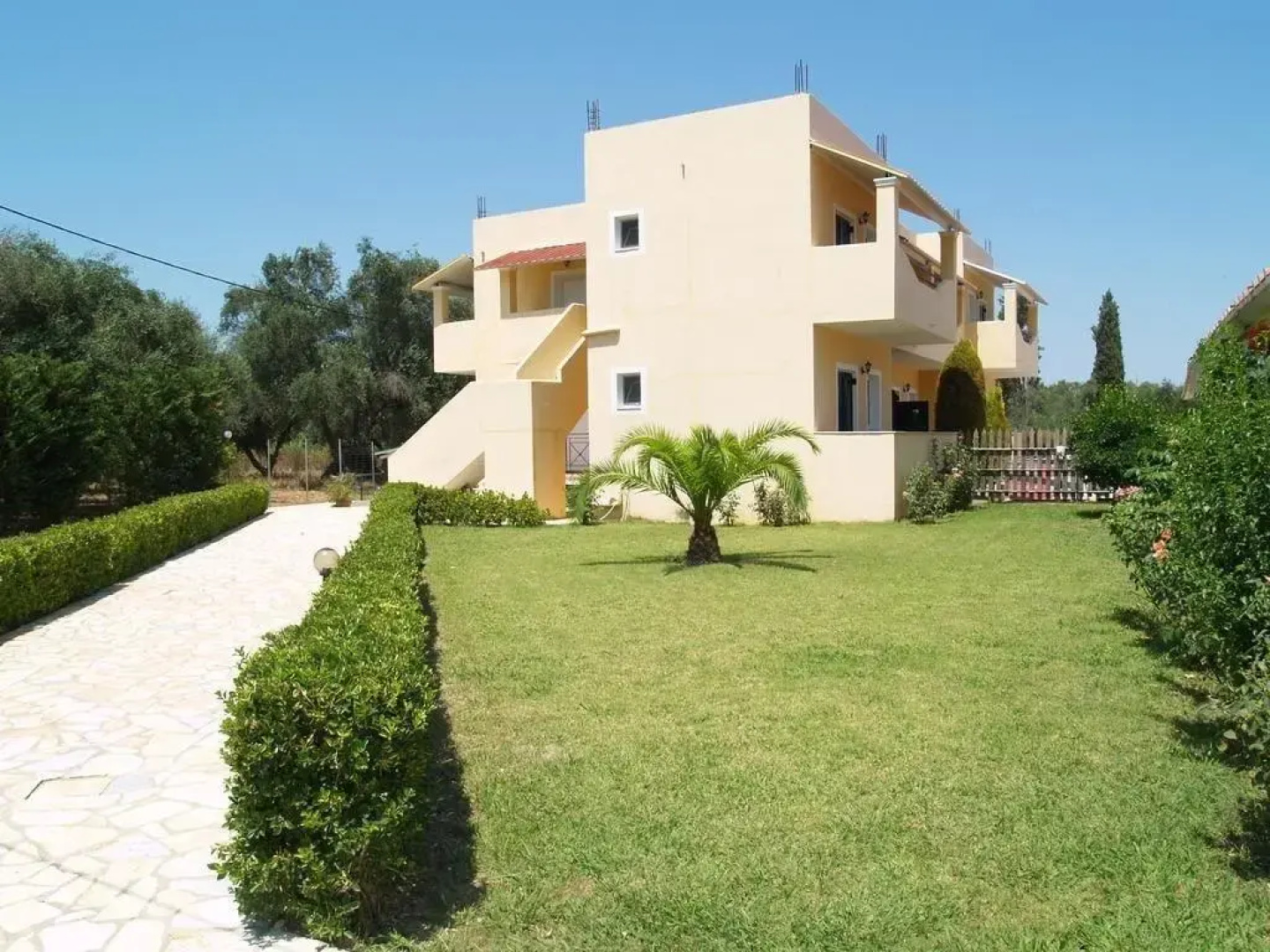 Nikos Villas