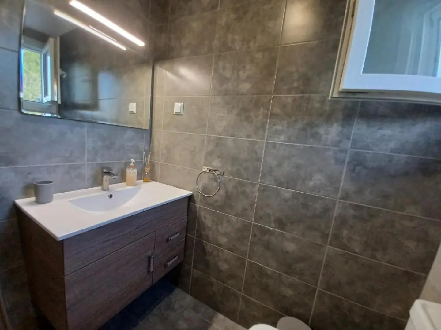 Beach House for up to 9 people near Olympia