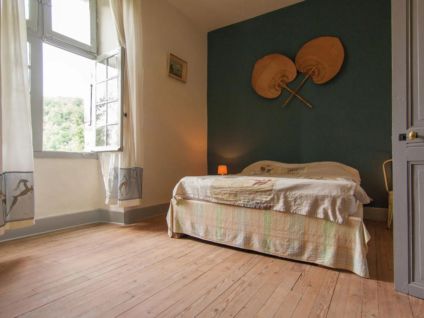 Historic Mansion by the River Lot in Cenevieres