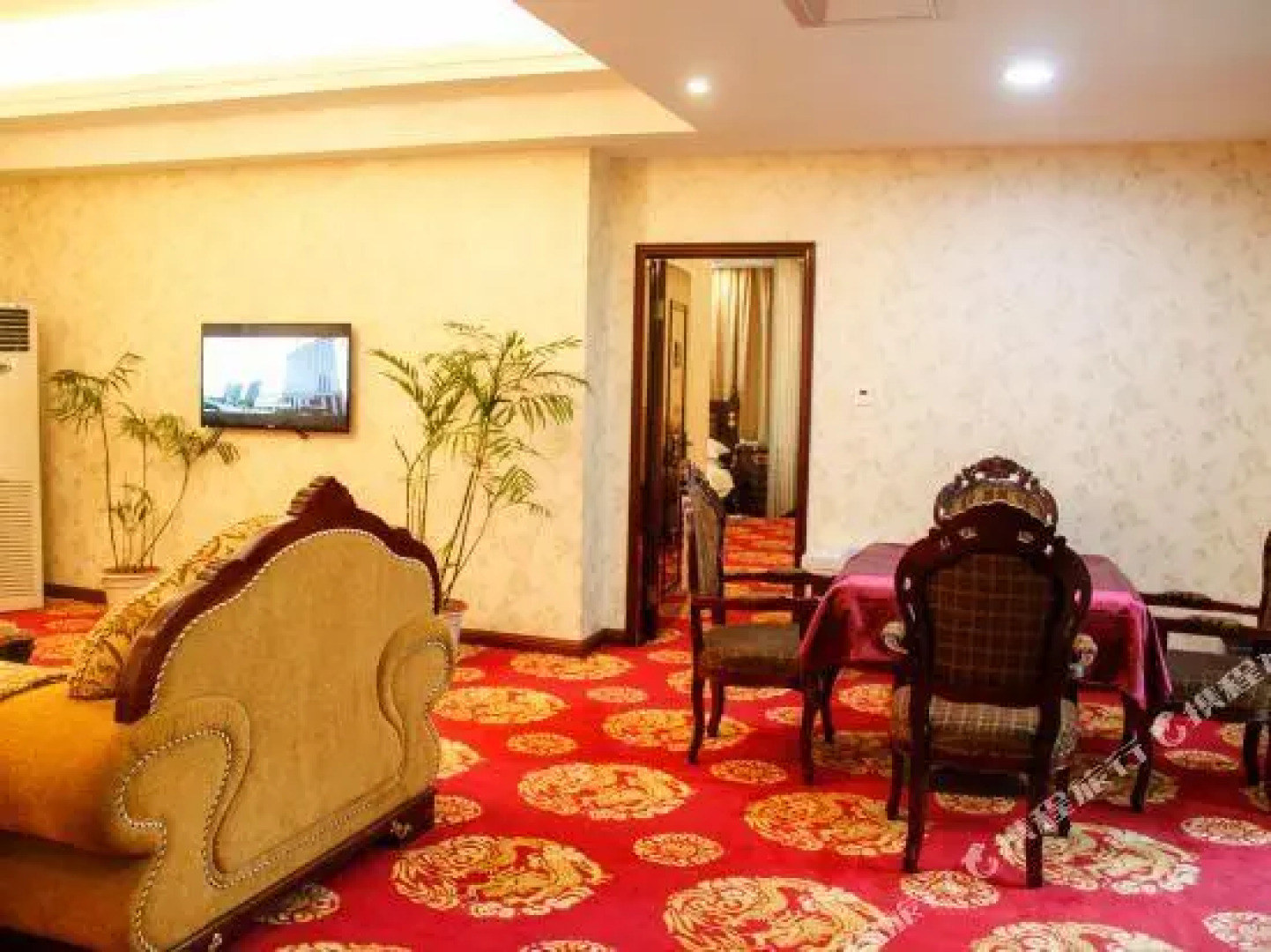 Qiankun Business Hotel