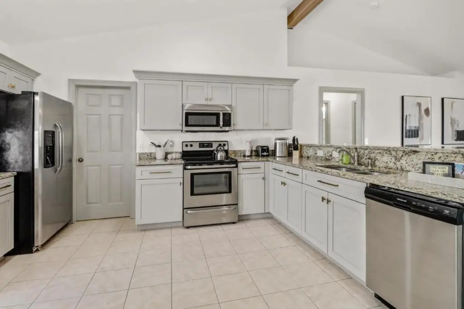 Cape Escape II - 4bdr - 2bth - POOL - Sleeps 10 or more