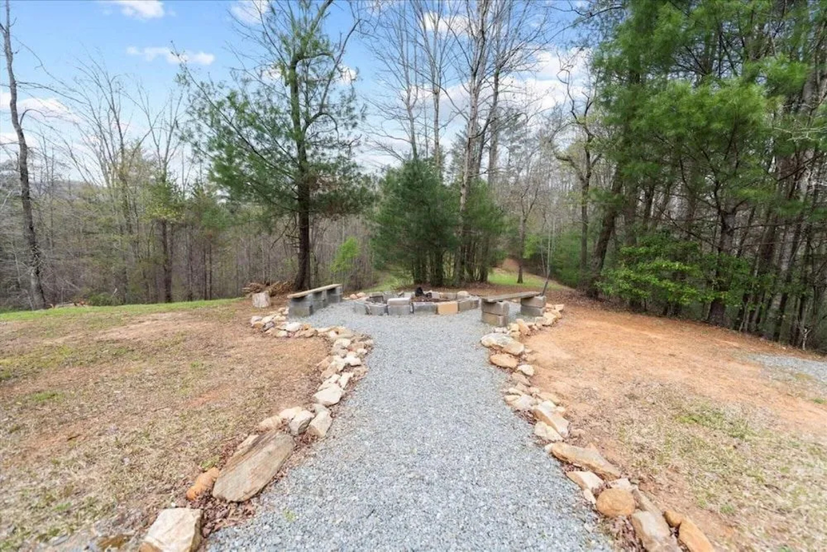 Goose Island Getaway - Secluded Cabin Mountain View Fireplace Hot Tub