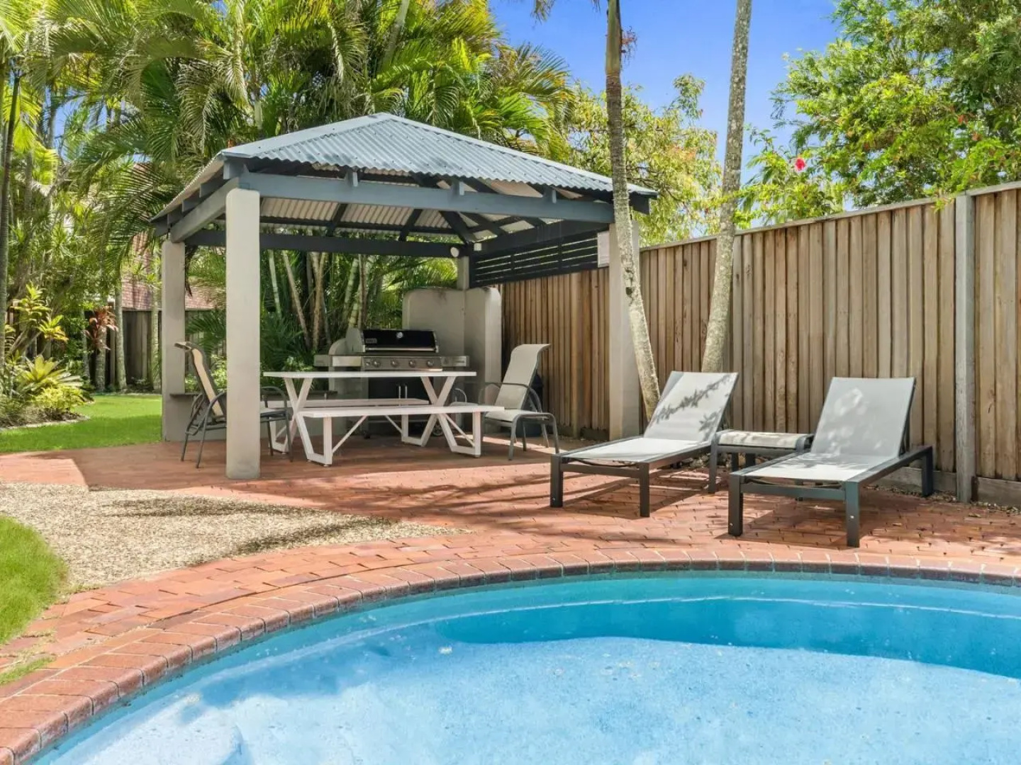 Belmondos Unit 4 Noosa Parade 81