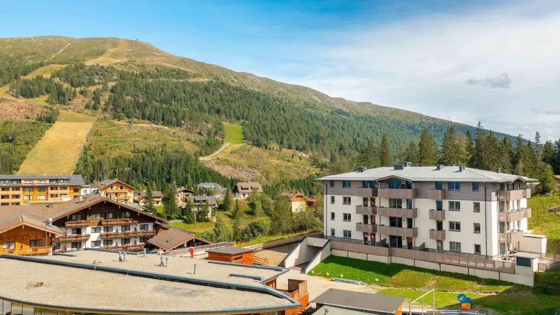 Spacious Apartment With Terrace for 8 Guests