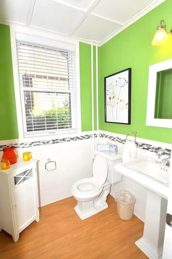 Aunt Beas Bungalow - Right in Town!