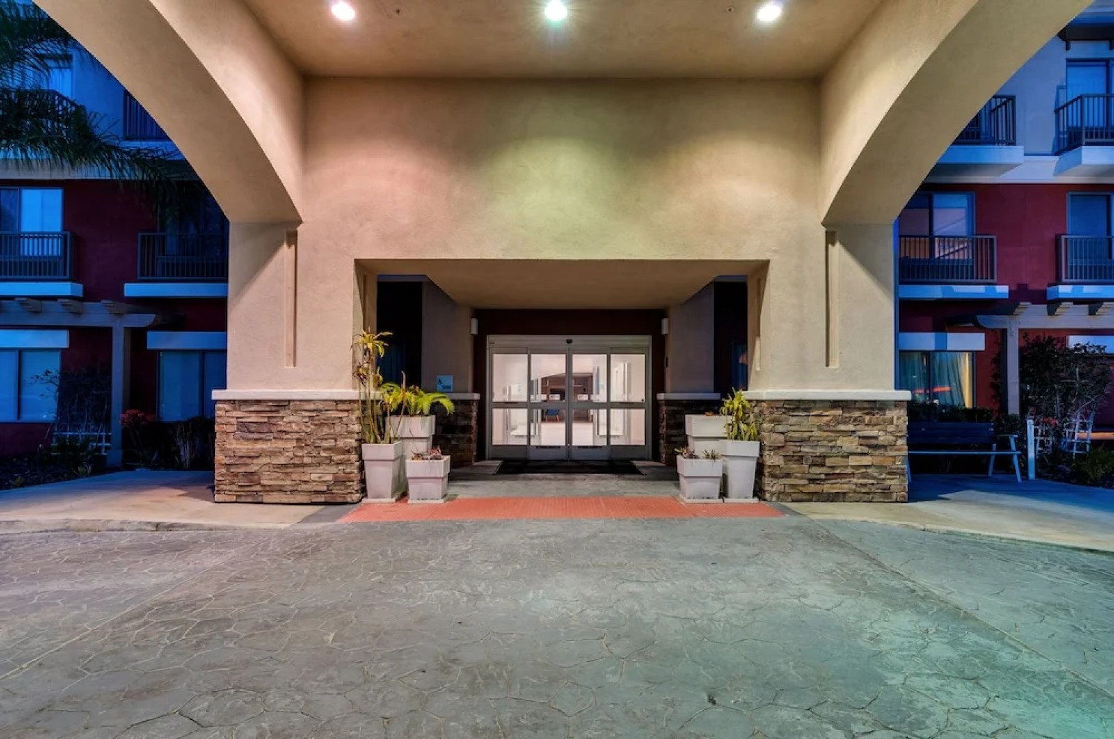Holiday Inn Express Hotel & Suites Lake Elsinore