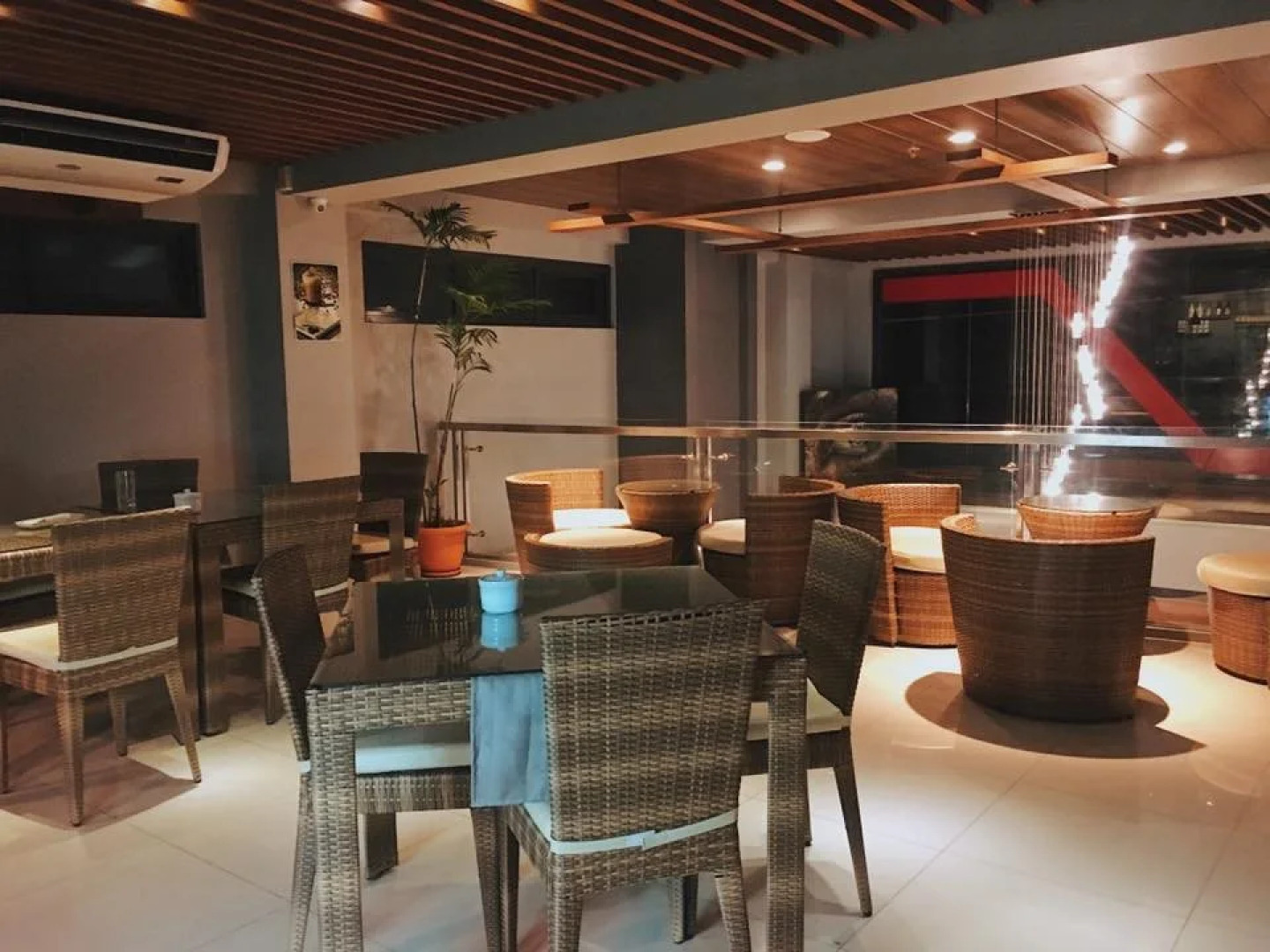 La Jenns Hotel and Resto Grill