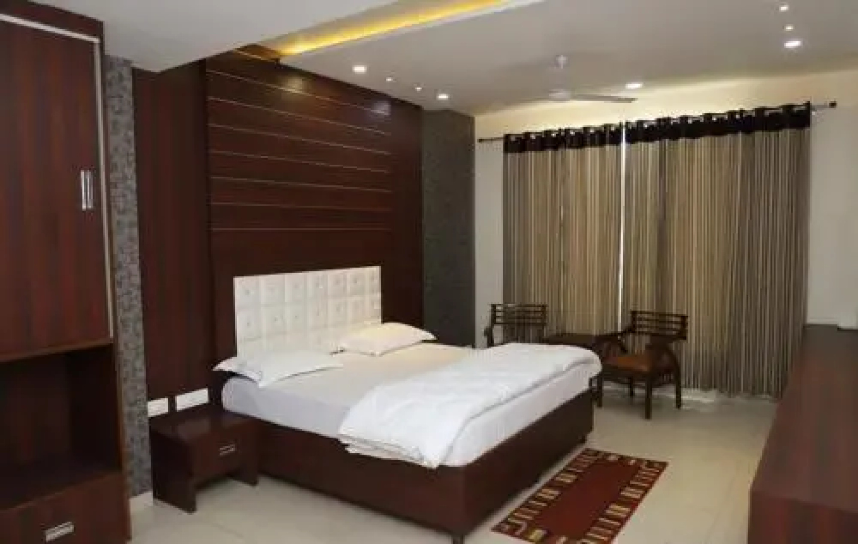 Rutbah Hotel And Restaurant