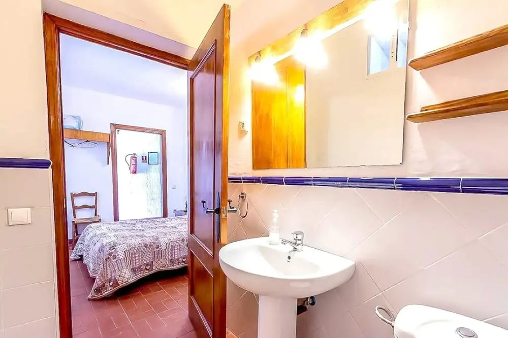 Villa With 5 Bedrooms in Valdecaballeros, With Wonderful Mountain View, Private Pool, Enclosed Garden