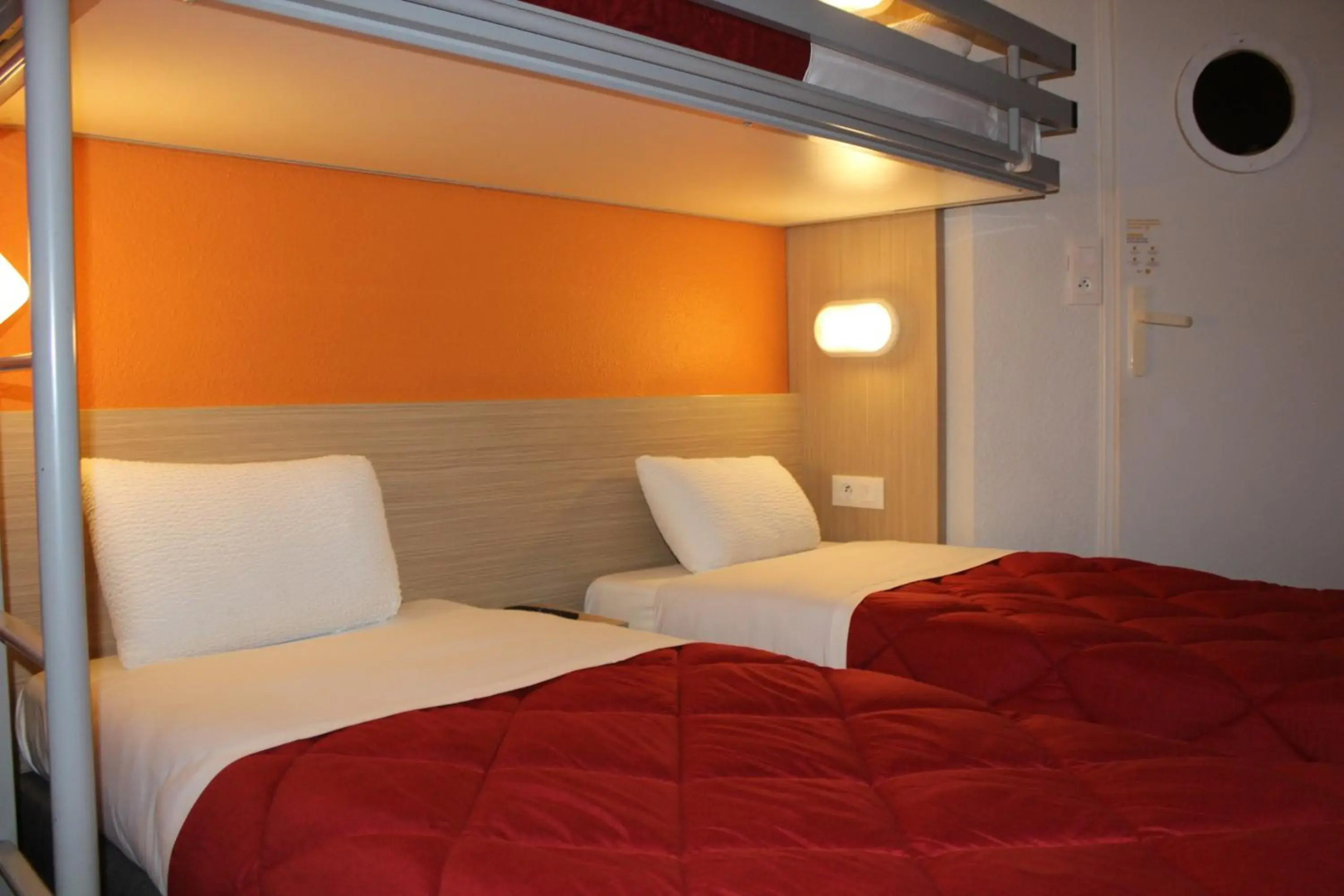 Hotel Première Classe Saint Quentin En Yvelines - Elancourt