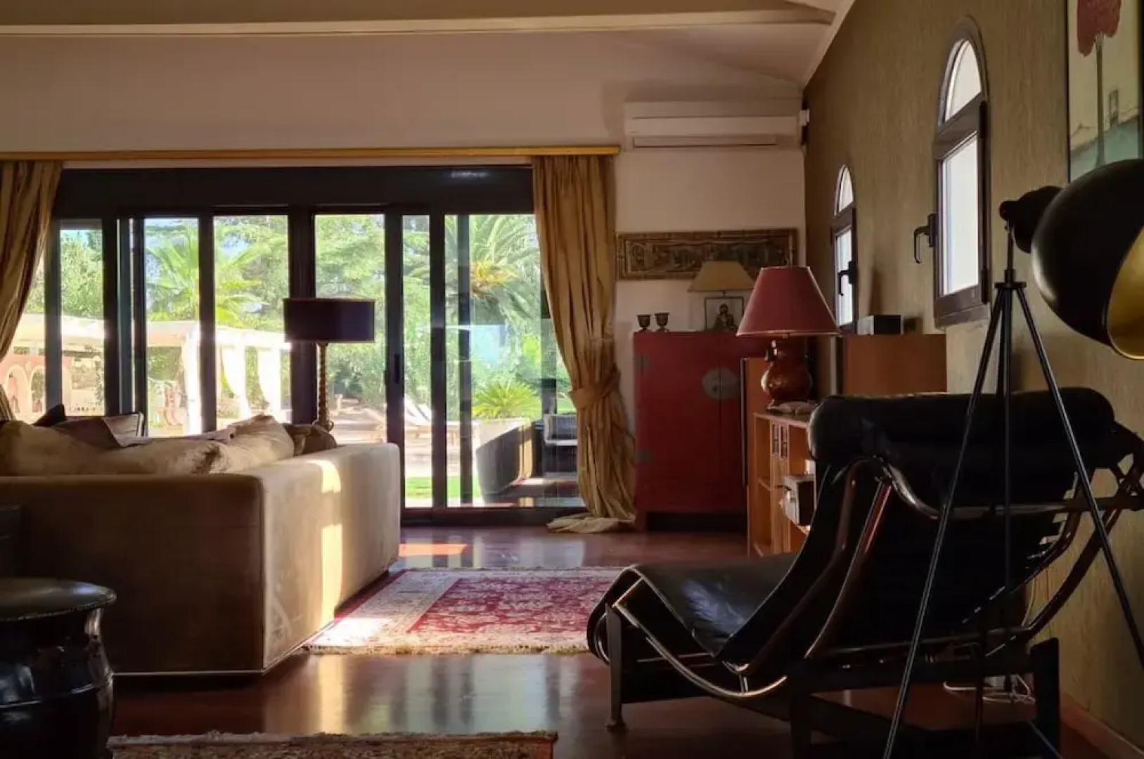 Pool Villa Vravrona Tower