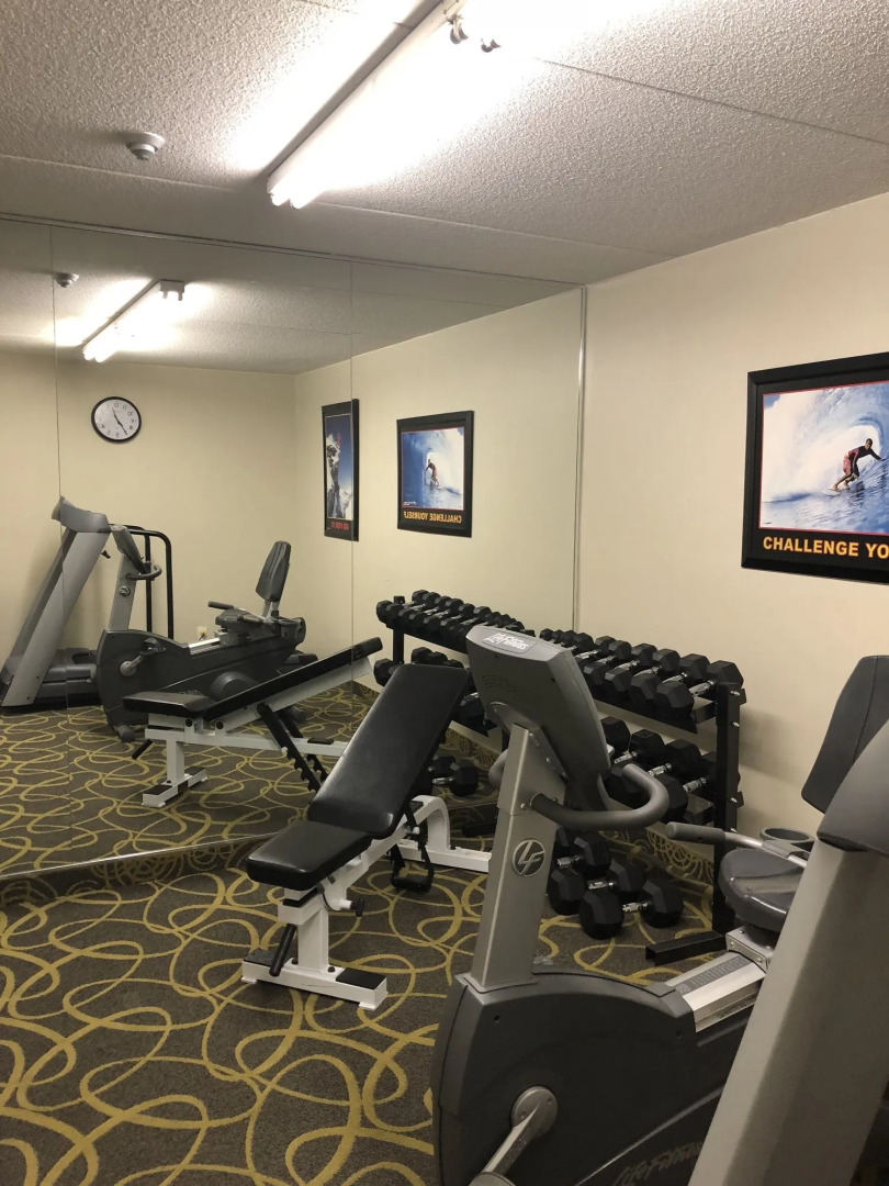 Comfort Hotel & Suites