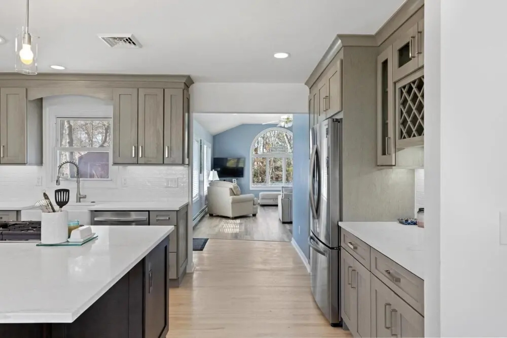 Poppy s Hampton House Large Yard Near Town Beach Restaurant Newl