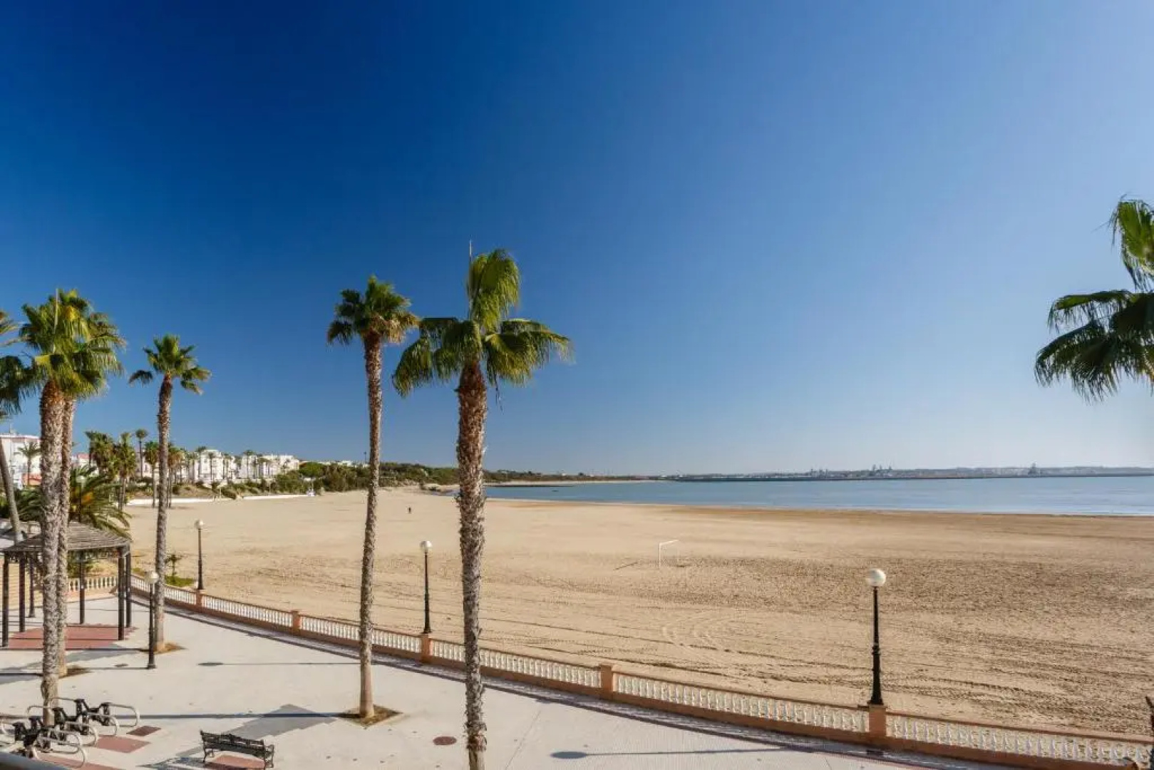 Atico La LUZ-Rota free parking by Cadiz4Rentals