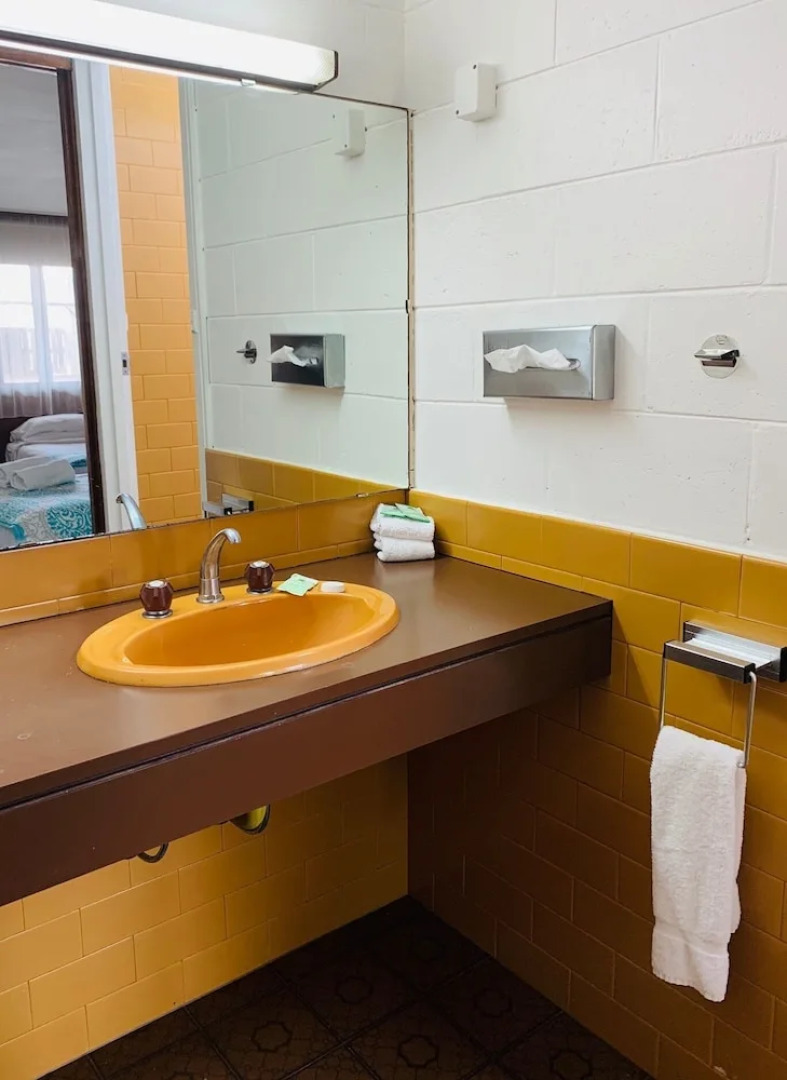 Caledonian Hotel Motel