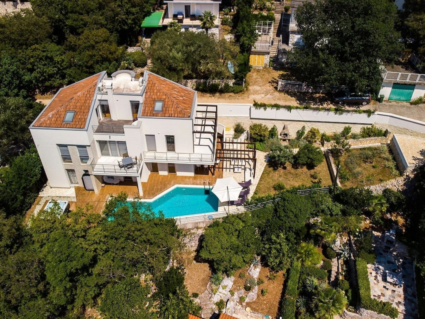 Modern Villa With Pool and Hot Tub, Near the Sea