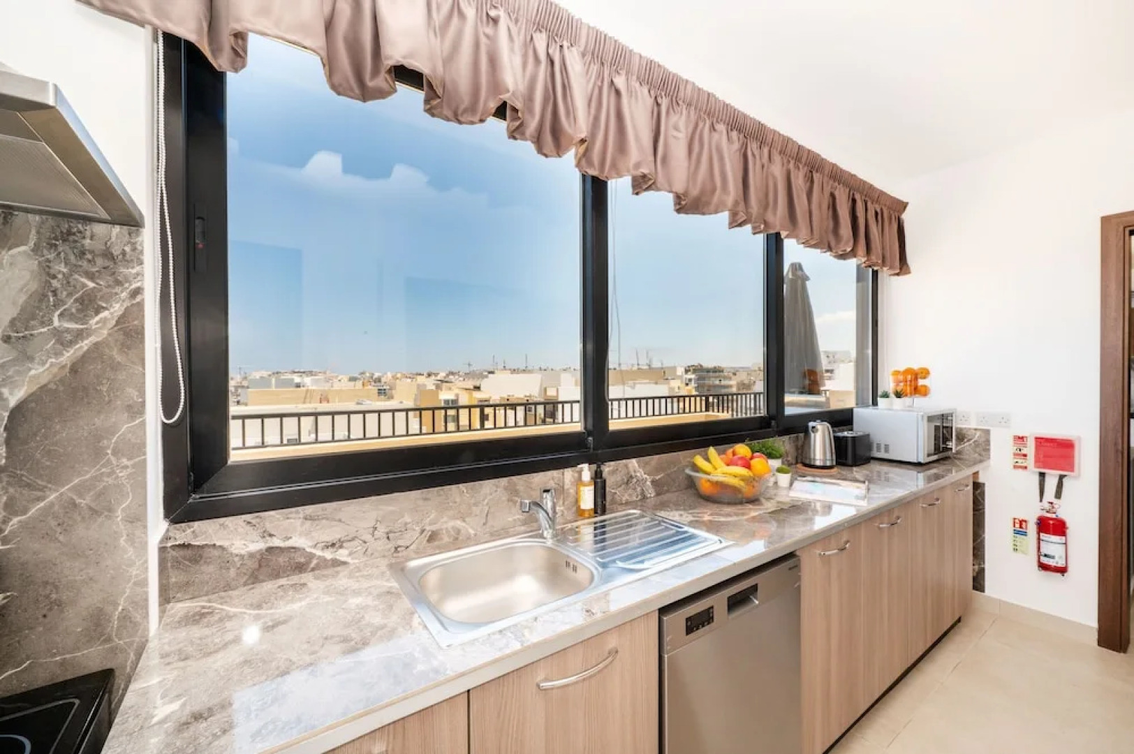 Islet Seafront Penthouse with Hot tub