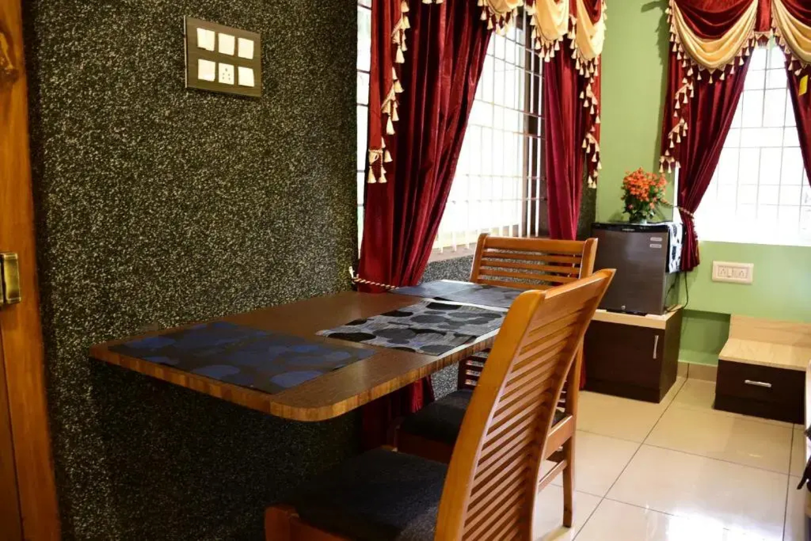 Srinikethana Home Stay with Swimming Pool